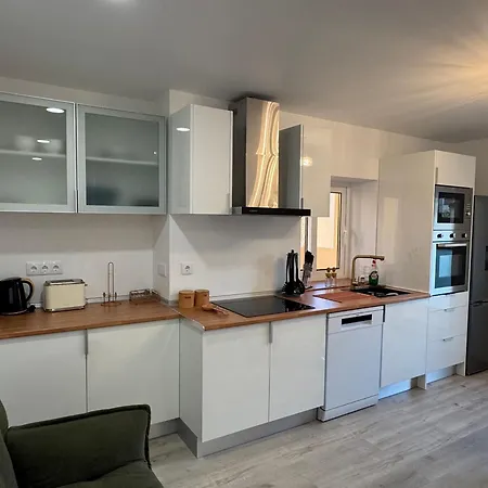 Charming Sunset Flat بول دو مار