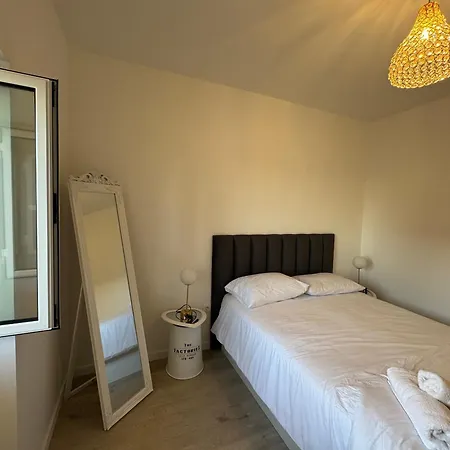 Charming Sunset Flat بول دو مار