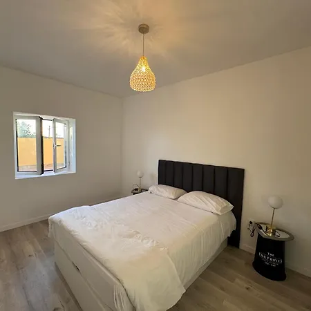 Charming Sunset Flat بول دو مار