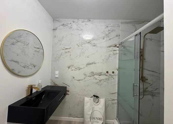 דירה Charming Sunset Flat